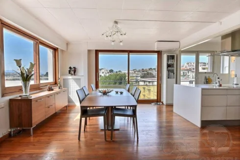 Renovated penthouse with panoramic sea view for sale in Le Cannet